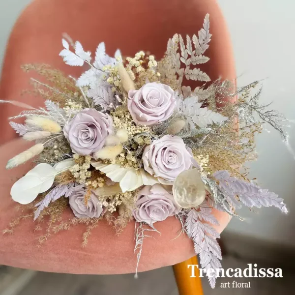 Ramo de novia preservado con rosas lavanda. Rosas lavanda preservadas, Helecho blanco, Lavanda preservada, Gipsophila blanca preservada, Lunaria ...
