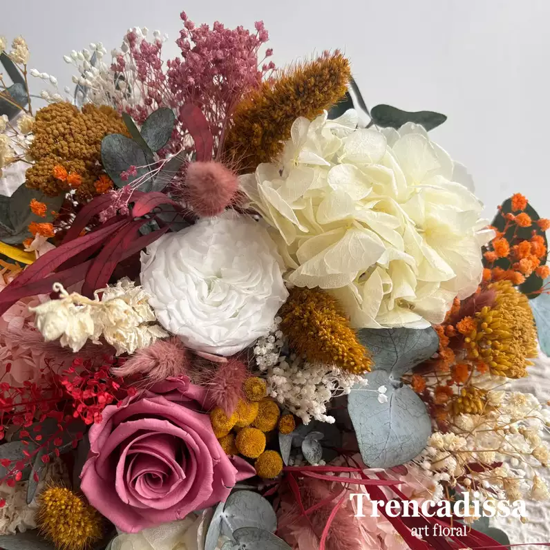 ramos preservados con flores variadas y rosa