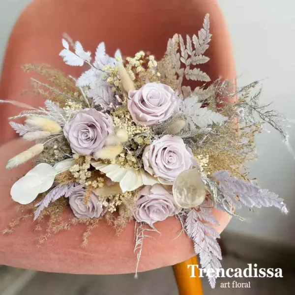 Ramo de novia preservado con rosas lavanda. Rosas lavanda preservadas, Helecho blanco, Lavanda preservada, Gipsophila blanca preservada, Lunaria ...